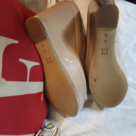 Women's BCBGeneration Jaz Pump Platform Peeptoe Wedge - Picture 4 of 8